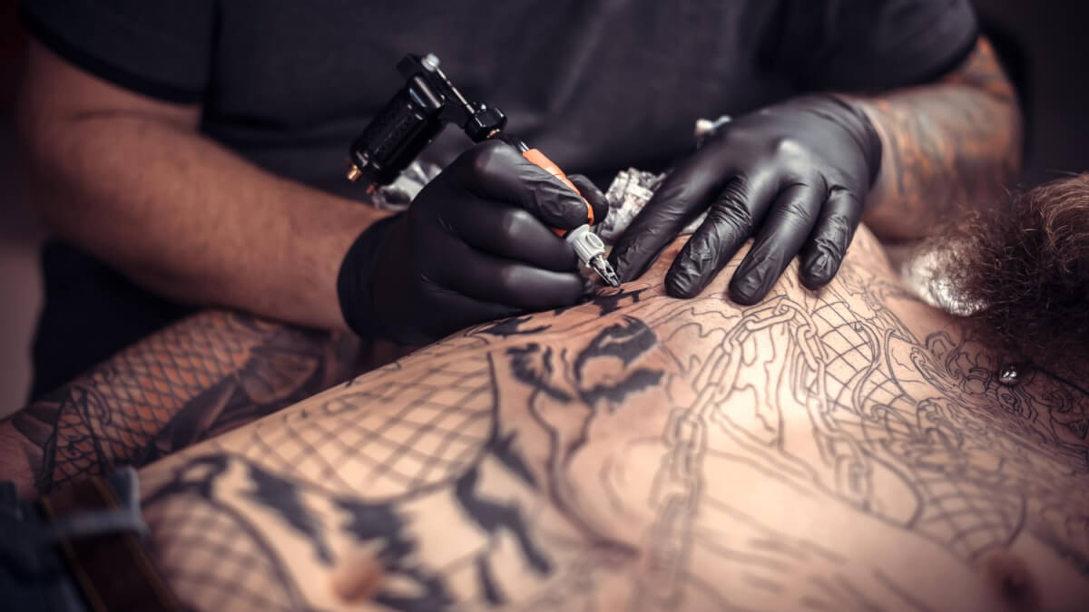 Tatuerare Varberg: Black Beak Tattoo
